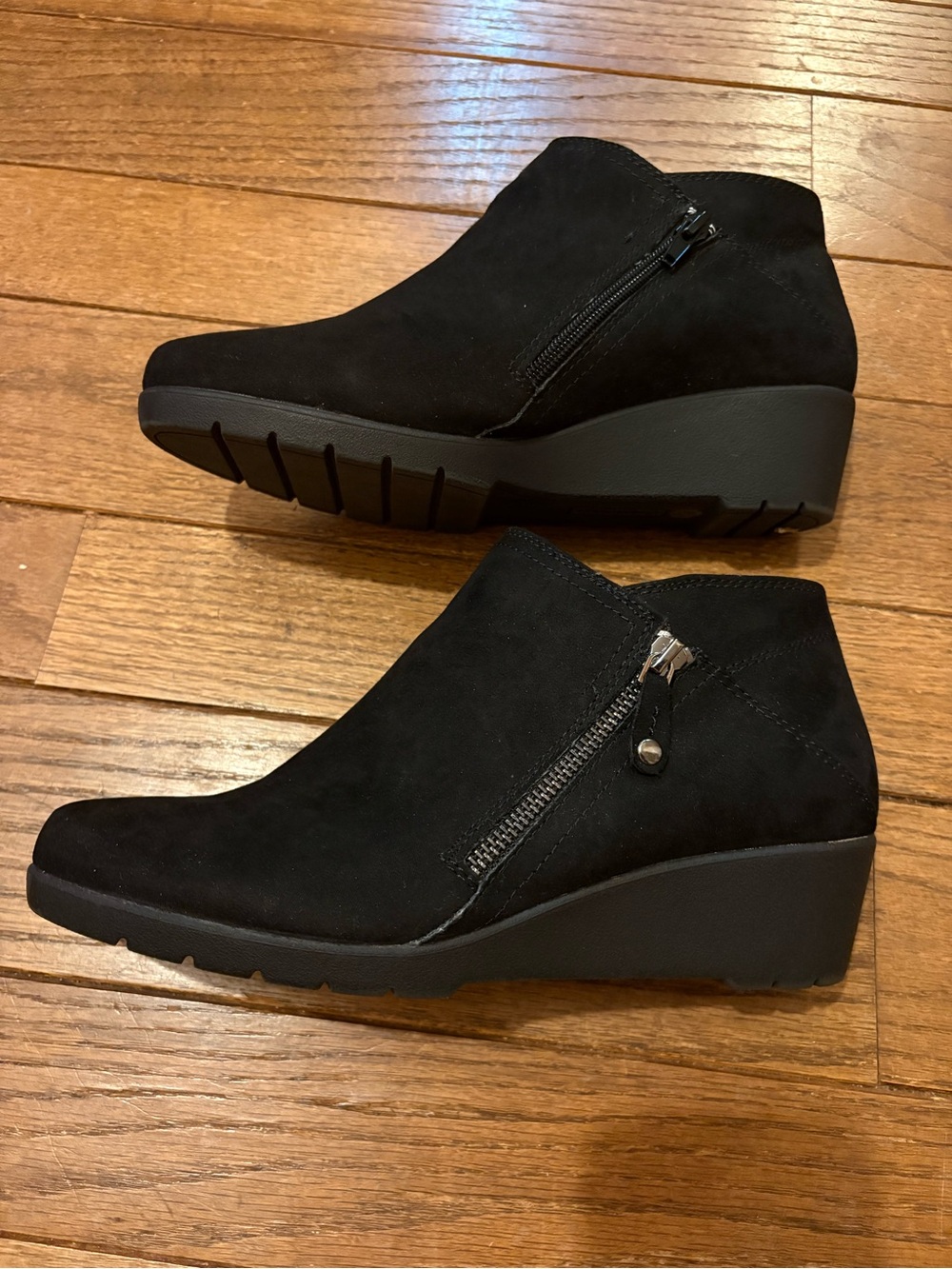 St. John’s Bay Women’s Black Wedge Ankle Boot with Side Zippers - Size 9.5